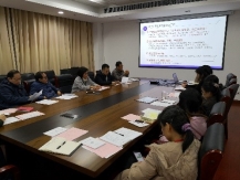 圖片包含 室內, 餐桌, 墻壁, 人員自動生成的說明